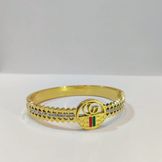 Elevate your style with this stunning Gucci-inspired bracelet