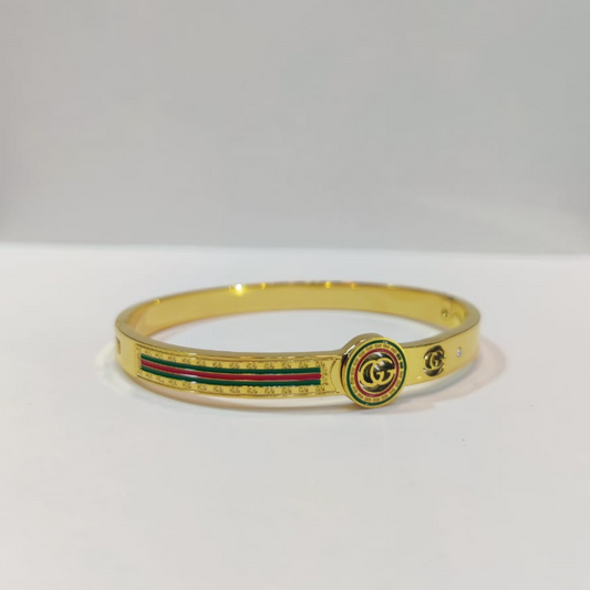 Shine bright with the iconic Gucci logo